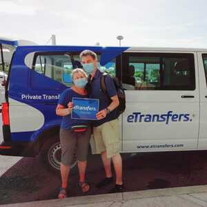 Photograph of an eTransfers client who booked a Cancun airport transfers